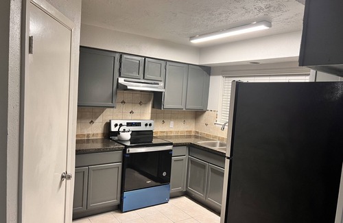 Clodine House | Remodeled, Sophisticated 3-4 bedroom home in SugarLand area