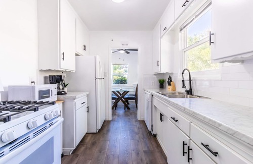 North Hollywood House | Remodeled Spacious Home, Backyard, Grill, Ping Pong, Monthly Discounts, Pets!