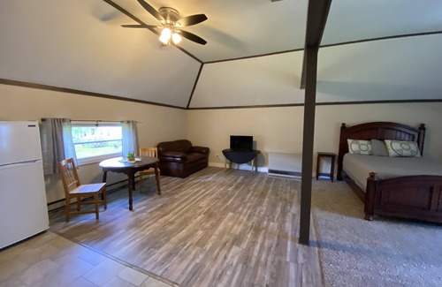 Farmington Apartment | Remodeled studio apartment half a block away from historical downtown Farmington