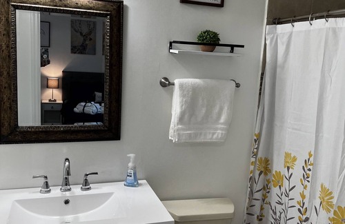 Union Park Apartment | Remodeled studio apartment centrally located