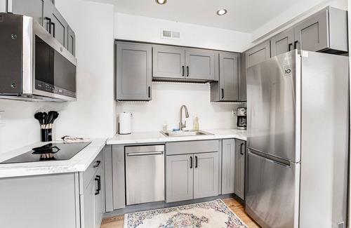 Sunset Hill Apartment | Remodeled studio in lovely neighborhood with shared yard and fast WiFi - dog OK