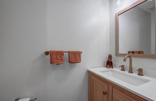 Sicklerville House | Remodeled stylish townhome close to major highways