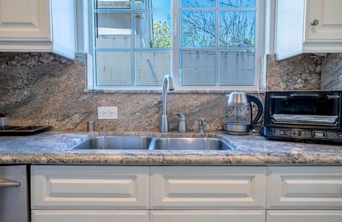 Los Feliz House | Remodeled townhome in the heart of Los Feliz Village
