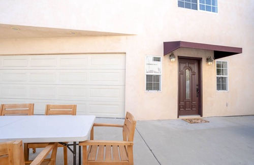 Los Feliz House | Remodeled townhome in the heart of Los Feliz Village