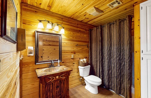 Bentonville Cabin | Remodeled two-story cabin with full kitchen, wrap-around deck, grill, partial AC