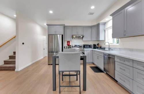 Mira Mesa House | REMODELED Urban Retreat Self Check-In, Hot Tub, Foosball, Fire Pit, Cornhole
