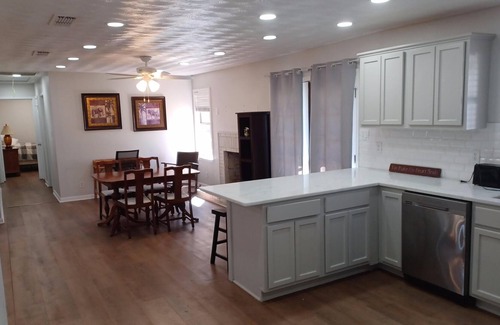 Anna House | Remodeled Vintage Home Close to Anna City Center