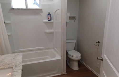 Anna House | Remodeled Vintage Home Close to Anna City Center