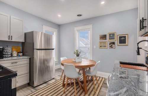 Michigan City Apartment | Remodeled Washer Dryer Mins to Beach & Downtown