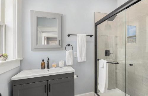 Michigan City Apartment | Remodeled Washer Dryer Mins to Beach & Downtown