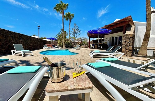 Los Mojones Villa | Remodelled Luxury Villa 5 Beds, 4 Baths, H/Pool, Hot Tub,A/C, T Tennis,Pool,WIFI