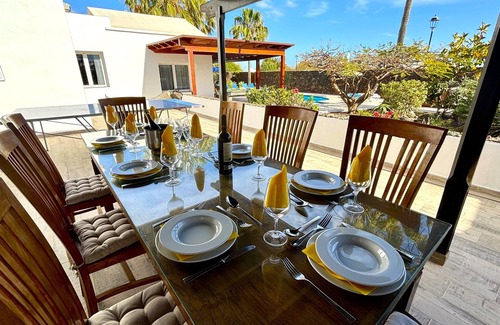 Los Mojones Villa | Remodelled Luxury Villa 5 Beds, 4 Baths, H/Pool, Hot Tub,A/C, T Tennis,Pool,WIFI