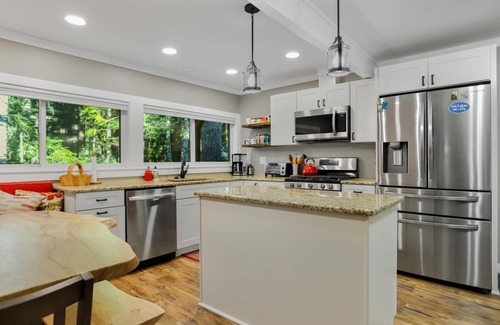 Government Camp House | Remodelled Pet Friendly Cabin on Camp Creek with Covered Deck and Fireplace.