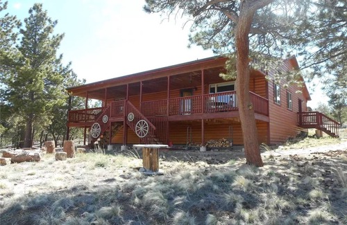 Hartsel Cabin | Remote cabin with gorgeous mountain views and ample amenities!