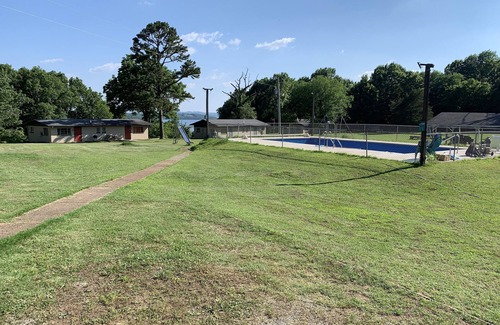 Oakland Cabin | Remote Get Away! - Renovated 3 Bedroom Cabin on Bull Shoals Lake.