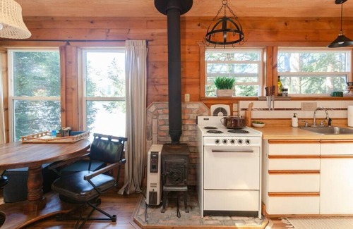 Lakeside Cabin | Remote Lakefront Cabin on North Tenmile Lake