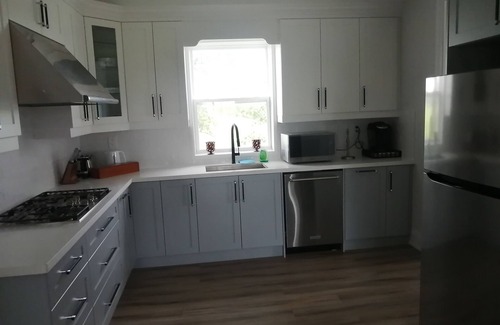 Brock House | Remote & peaceful 3BR/2BA Luxury Getaway on a remote farm 10 min to DT Beaverton