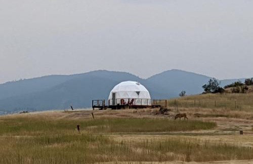 Plains House | Remote Spacious Dome with Incredible Outdoor Landscape in Montana