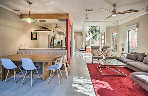 Boulevard Oaks House | Remote-Work Friendly Houston Home w/Backyard!
