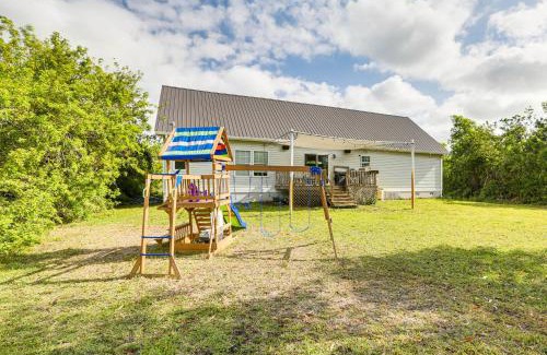 Sunshine House | Remote-Work Friendly Lehigh Acres Family Home