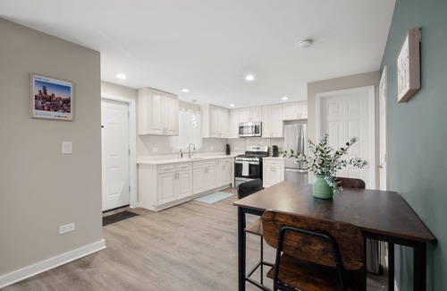 Jackson Park Highlands House | Remote Worker Special: 2-bedroom townhome in Jackson Park Highlands neighborhood