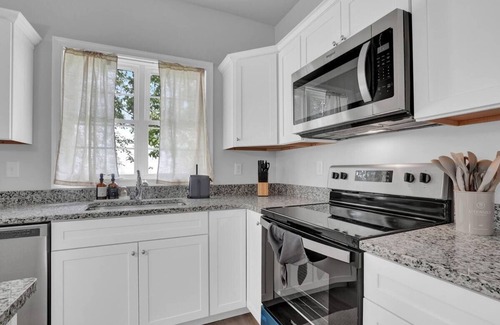 Lebanon House | Remote Workers, Traveling Professionals & more Welcome! New build in Lebanon, PA