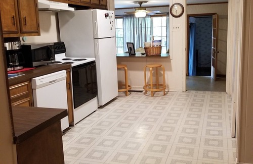 Tougaloo House | Remotely Hosted - 3Bedroom 3Bath Executive House suitable for Adult Travelers