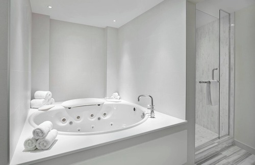 Edmonton International Airport Hotel | Renaissance Edmonton Airport Hotel
