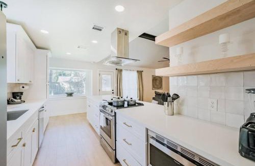Garden Oaks House | Rena Near Heights & Downtown