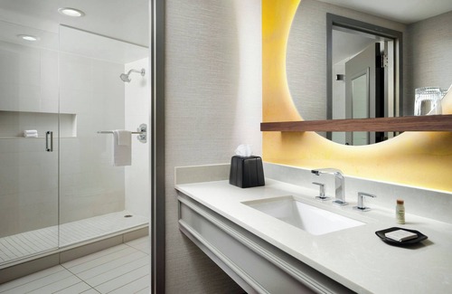 Broomfield Hotel | Renaissance Boulder FlatIron Hotel