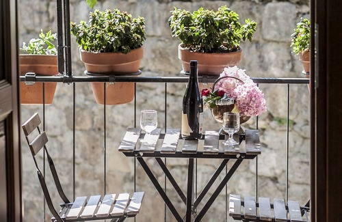 Ronciglione Apartment | Renaissance Boutique House