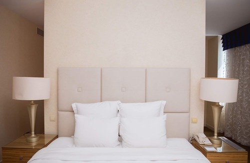 Atyrau Hotel | Renaissance by Crystall