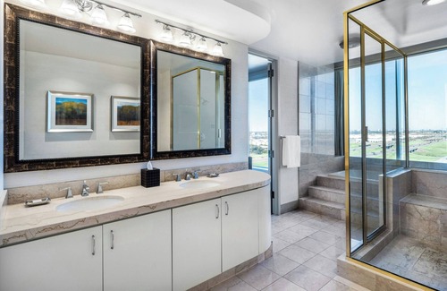 Farmers Branch Hotel | Renaissance Dallas North Hotel