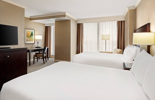 Farmers Branch Hotel | Renaissance Dallas North Hotel