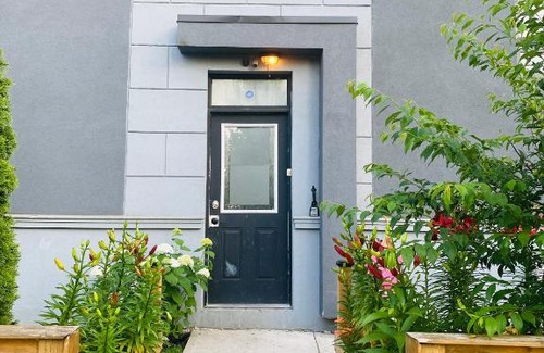Oakridge Apartment | Renaissance II Suite 3 bedroom apartment a room space share