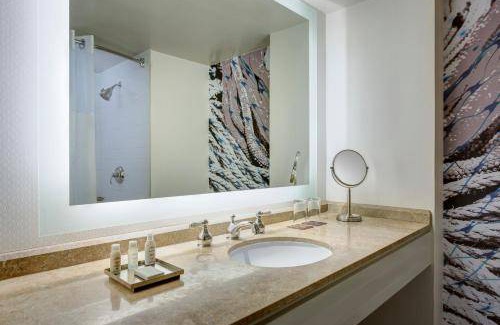 Downtown Long Beach Hotel | Renaissance Long Beach Hotel Guest Room 2 Double