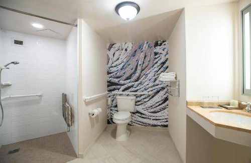 Downtown Long Beach Hotel | Renaissance Long Beach Hotel Guest Room 2 Double