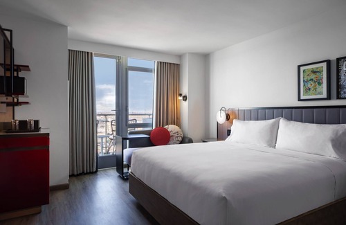 Flushing Chinatown Hotel | Renaissance New York Flushing Hotel at Tangram