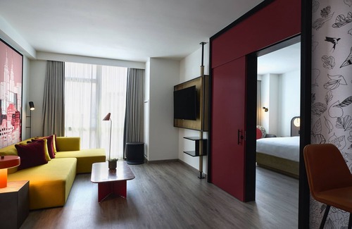 Flushing Chinatown Hotel | Renaissance New York Flushing Hotel at Tangram