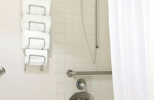 Elizabeth Hotel | Renaissance Newark Airport Hotel
