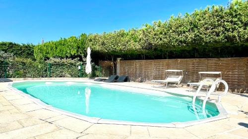 Cheval-Blanc Apartment | Rendez-vous avec les cigales - gîte 6 personnes 100m2 - piscine privée - Climatisation