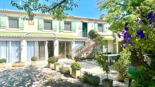 Cheval-Blanc Apartment | Rendez-vous avec les cigales - gîte 6 personnes 100m2 - piscine privée - Climatisation
