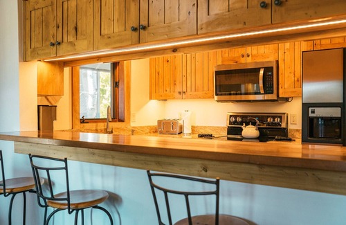 Teton Village Condo | Rendezvous B5 - Beautifully remodeled Teton Village Condo
