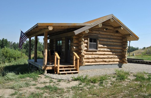 Roberts Cabin | Rendezvous Cabin @ Paris Montana® on Rock Creek