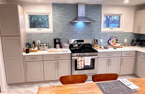 Lake Erie Beach House | Renee's Lake House: Lakefront home with Beautiful views of Lake Erie.