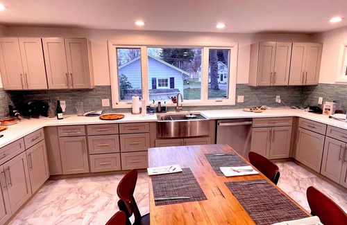 Lake Erie Beach House | Renee's Lake House: Lakefront home with Beautiful views of Lake Erie.