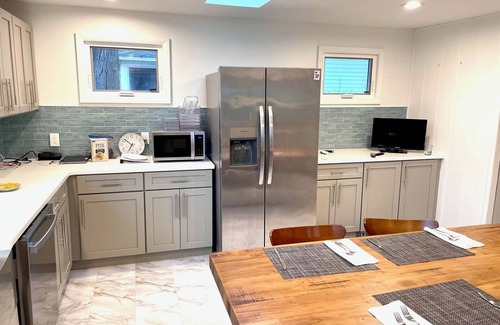 Lake Erie Beach House | Renee's Lake House: Lakefront home with Beautiful views of Lake Erie.