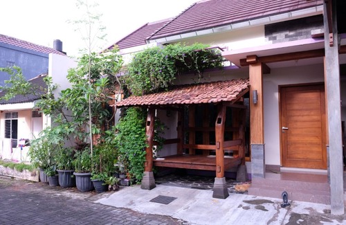 Sleman House | Rengganis Homestay Yogyakarta