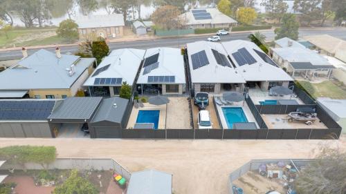 Renmark Boat Rental | Renmark River Villas and Boats & Bedzzz