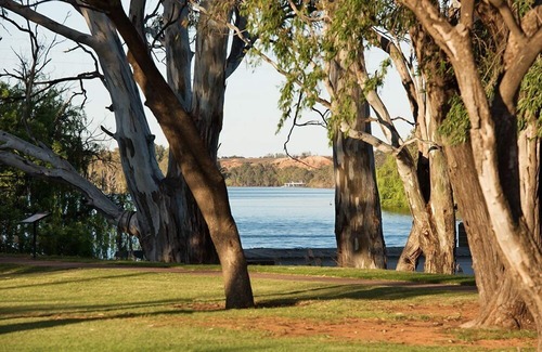 Renmark House | Renmark River Villas No 48 (no pool) - "The Edna Villa"